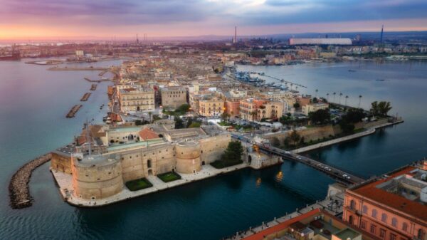 Taranto foi citada como uma das cidades mais feias da Itália em um vídeo viral. A reação foi imediata nas redes sociais.