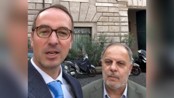 Mario Borghese e Franco Tirelli gravam vídeo em Roma para desmentir boatos sobre retirada de cidadania.