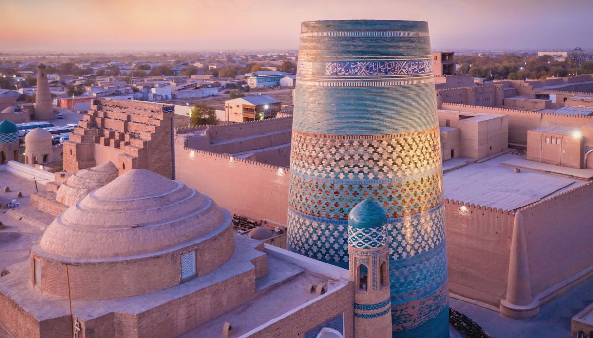 Khiva, no Uzbequistão, investe em infraestrutura para valorizar a Rota da Seda.