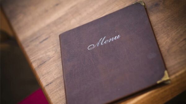 Restaurante aposta em fórmula minimalista inspirada nas brasseries de Paris