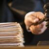 Tribunal de Veneza redistribui 194 processos de cidadania italiana entre oito juízes temporários em esforço para reduzir atrasos e acelerar julgamentos.