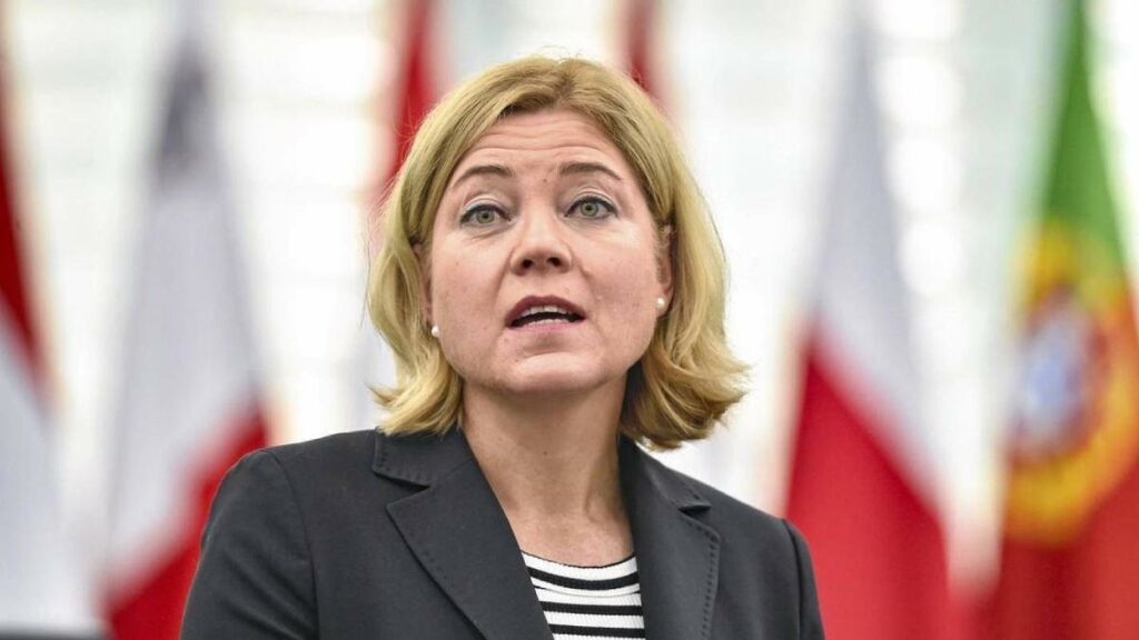 Henna Virkkunen, vice-presidente executiva para Soberania Tecnológica, Segurança e Democracia da Comissão Europeia, afirma que o Banco de Talentos da UE é um passo decisivo para atrair profissionais e garantir recrutamento justo e transparente.