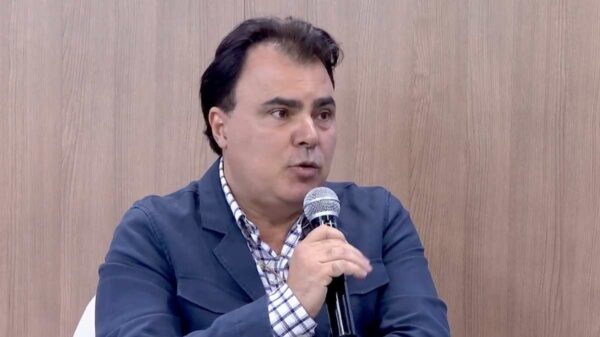 Lorenzato diz que governo rompe relação com descendentes e age de forma “desastrosa”