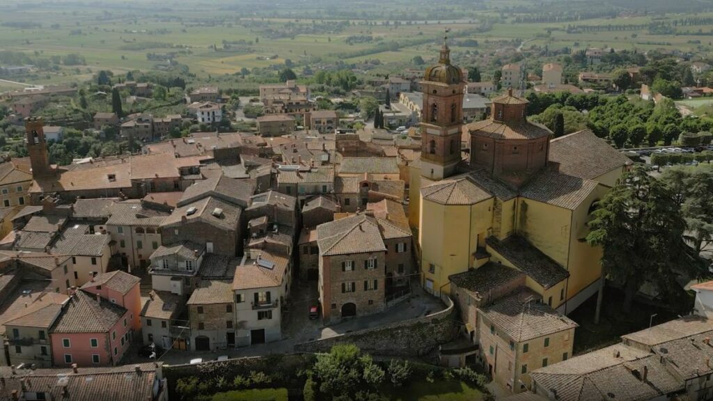 Pequenos comunes alegam falta de pessoal, mas grandes cidades também acumulam atrasos.