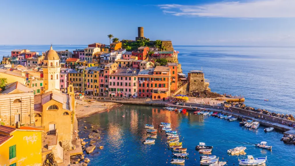 Colorida e à beira-mar, Vernazza permanece no topo das pesquisas entre turistas estrangeiros interessados nas Cinque Terre.