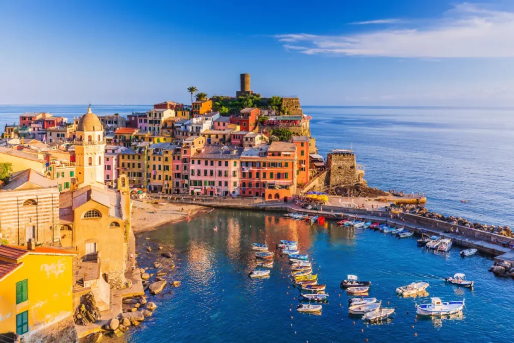 Vernazza, nas Cinque Terre, segue entre os destinos mais procurados por turistas estrangeiros, segundo o relatório Borghi italiani online 2025.