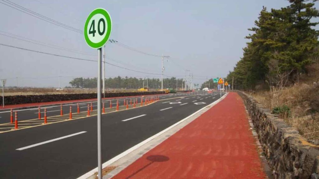 Sinalização de velocidade verde: placas de recomendação usadas na França começam a aparecer em outros países europeus.