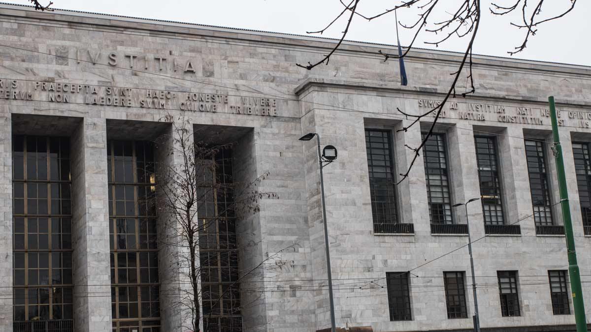 Tribunal decide separar o intervento de menor em ação de cidadania após contestação de nova lei.