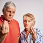 Expressividade é um traço cultural italiano, mas seu uso varia conforme a região e o contexto social.