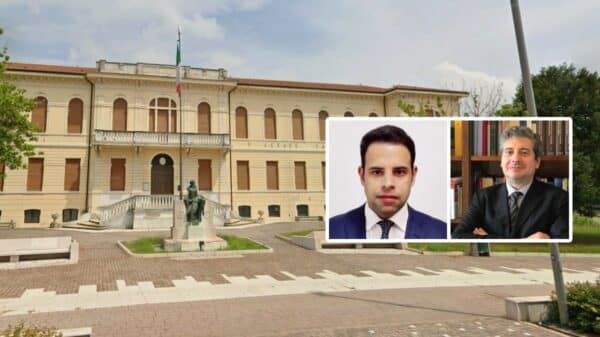 Os advogados Andrew Montone (à direita) e Valerio Piccolo (à esquerda) , que atuam na defesa dos requerentes contra o município de Castagnaro, no Vêneto.