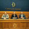 Franco Tirelli, Ricardo Merlo e Mario Borghese durante a apresentação da proposta de reforma da cidadania na Câmara dos Deputados, em Roma.