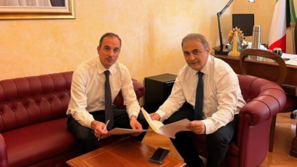 O presidente do MAIE, Ricardo Merlo, e o senador Mario Borghese: nova proposta para a cidadania italiana.