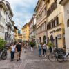 Vista do centro histórico de Bolzano, cidade que ocupa o segundo lugar no ranking de qualidade de vida na Itália em 2025.
