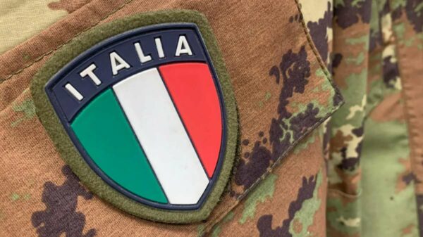 Itália quer criar reserva de até 10 mil jovens para atuar em crises, com serviço militar voluntário.