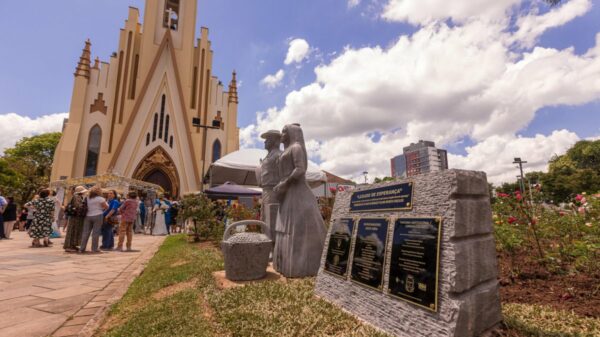 Obra em praça histórica celebra 150 anos da imigração italiana no RS