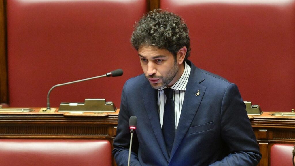 Proposta da Liga exige cidadania italiana desde o nascimento para cargos máximos do Estado