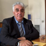 Pede-se aos italianos no exterior que ofereçam a outra face – por Carmelo Vaccaro