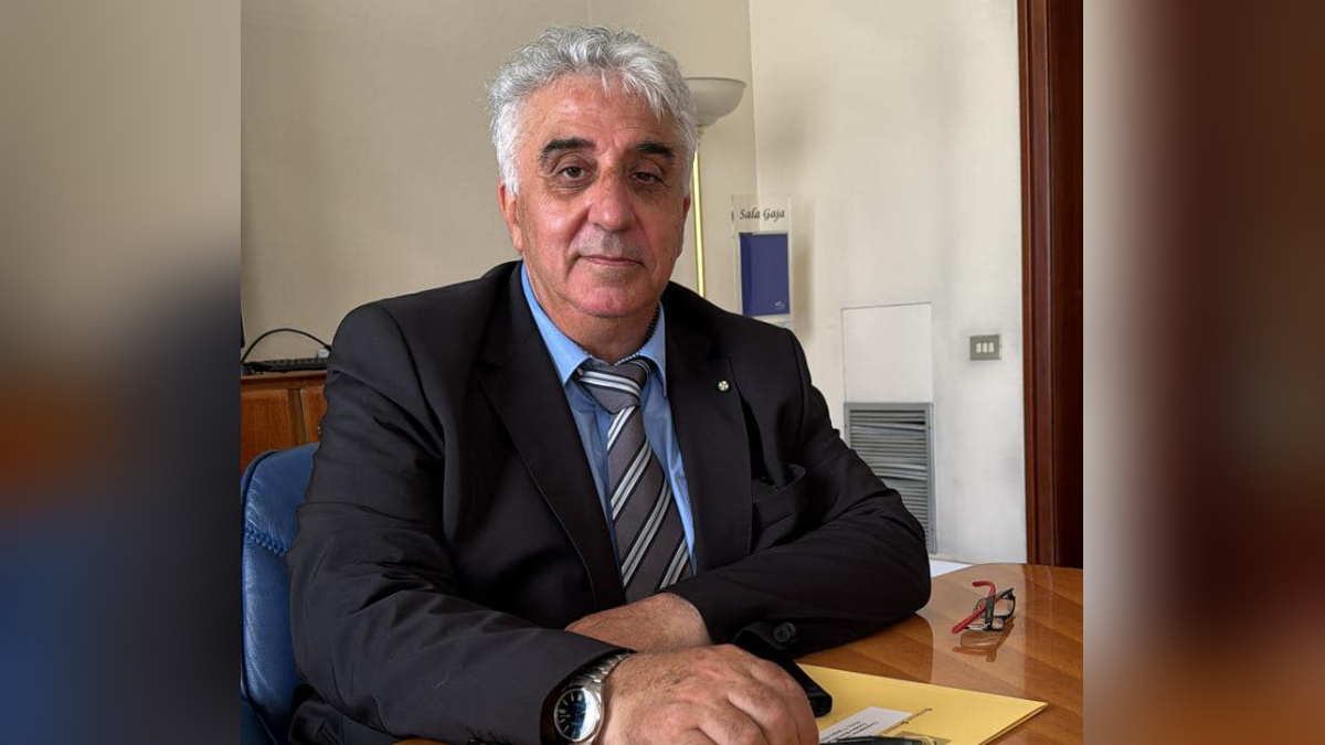 Pede-se aos italianos no exterior que ofereçam a outra face – por Carmelo Vaccaro