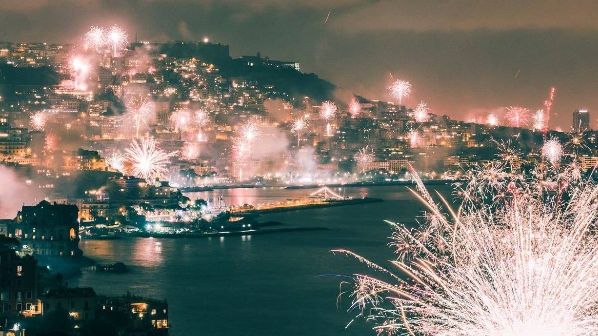 Área central de Nápoles terá proibição total de fogos de artifício e bebidas em recipientes rígidos na noite de Ano-Novo.