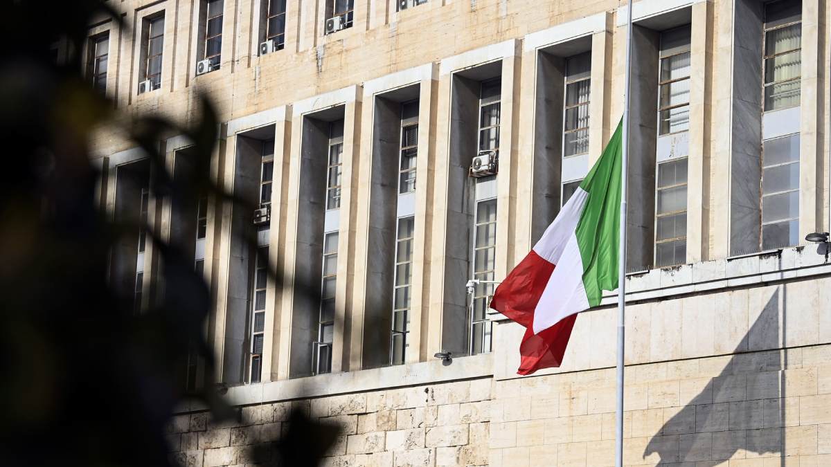 Itália, Alemanha e Espanha entram na corrida por trabalhadores estrangeiros, diz o Público, de Portugal.