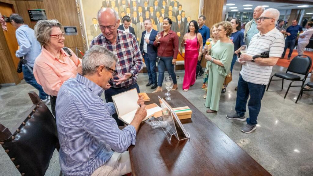 Herança italiana em SC ganha novo capítulo com “Meus Nonos Italianos”, livro de Albino Dalla Vecchia