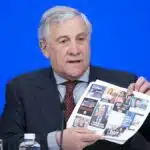 Antonio Tajani, vice-primeiro-ministro da Itália, durante apresentação do decreto que alterou as regras para reconhecimento da cidadania italiana por descendência, em 28 de março de 2025.