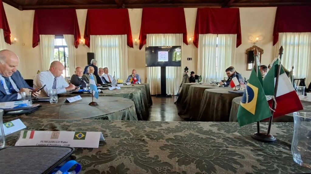 CGIE pede revisão do Prenot@mi e critica falhas nos serviços consulares durante reunião em Curitiba