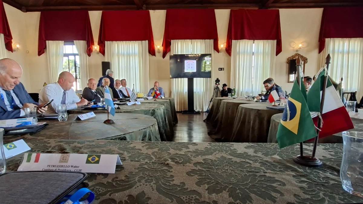 CGIE pede revisão do Prenot@mi e critica falhas nos serviços consulares durante reunião em Curitiba