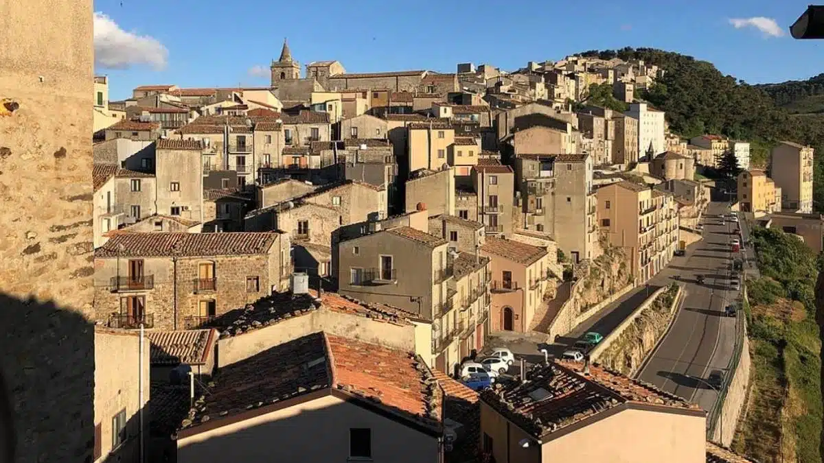 Casas na Itália por 25 mil euros: a nova aposta que viralizou nas redes