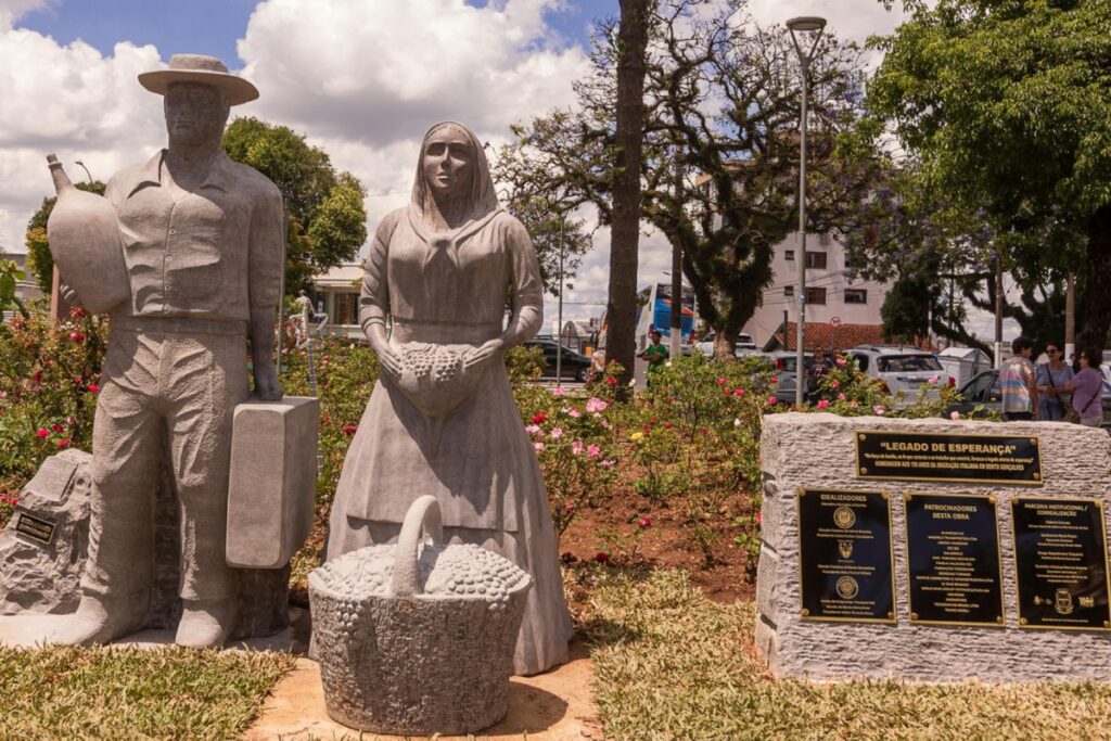 Bento Gonçalves inaugura monumento em homenagem aos 150 anos da imigração italiana