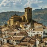 Cidades como Hervás, principal centro urbano do vale, oferecem aluguel entre € 300 e € 400 mensais, mesmo no verão.