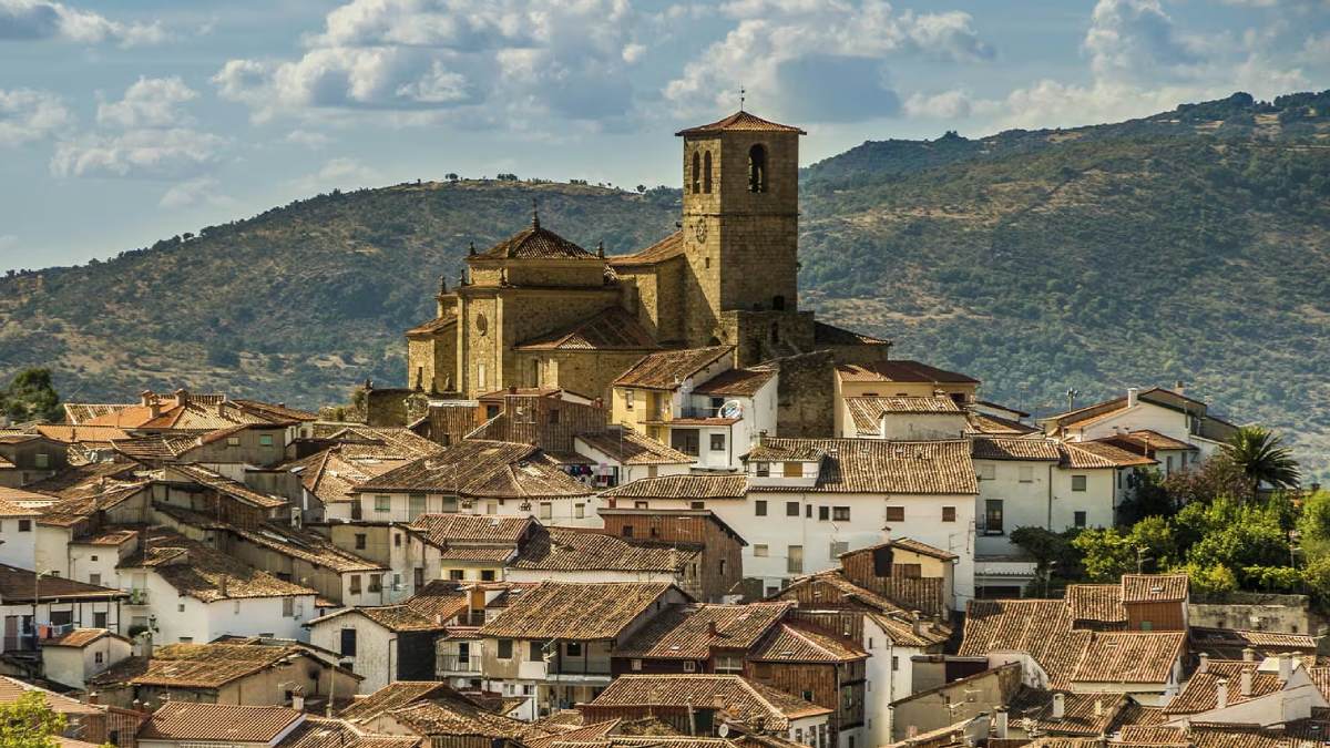 Cidades como Hervás, principal centro urbano do vale, oferecem aluguel entre € 300 e € 400 mensais, mesmo no verão.