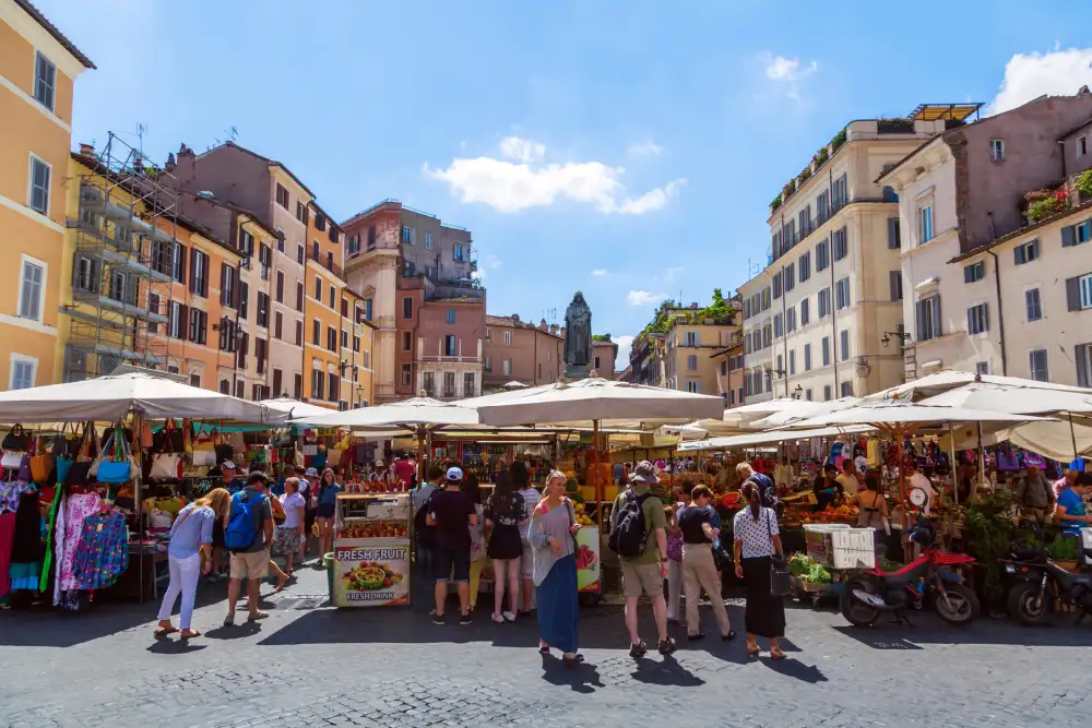 Mercado no Campo de Fiori em Roma