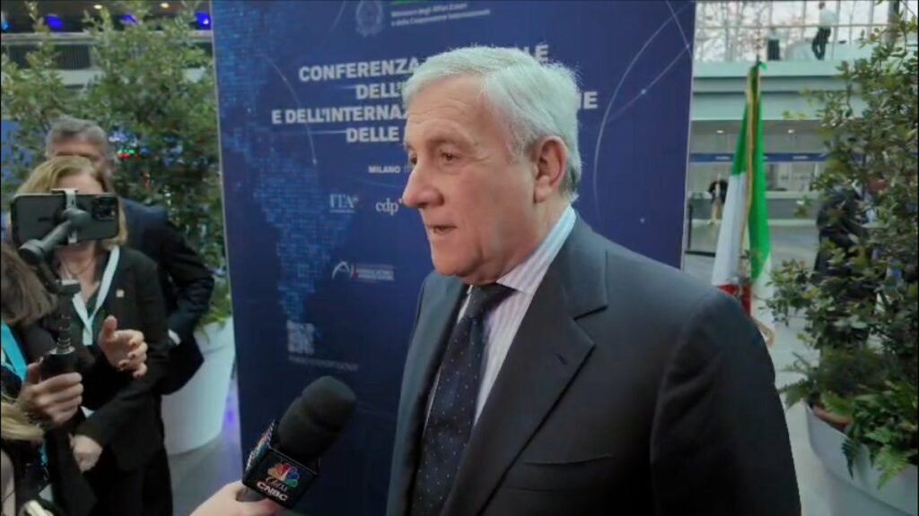 Itália vai anunciar regras de visto de trabalho para ítalo-descendentes em fevereiro, diz Tajani