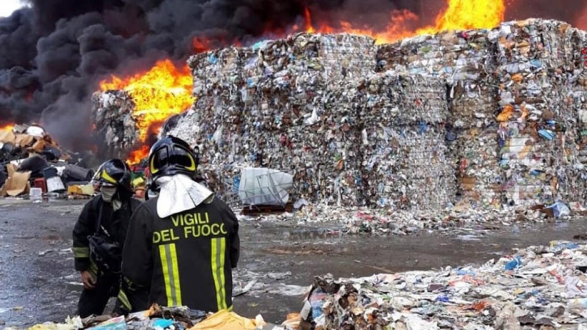 “Terra das Chamas” ainda mata: máfia, câncer e abandono no sul da Itália