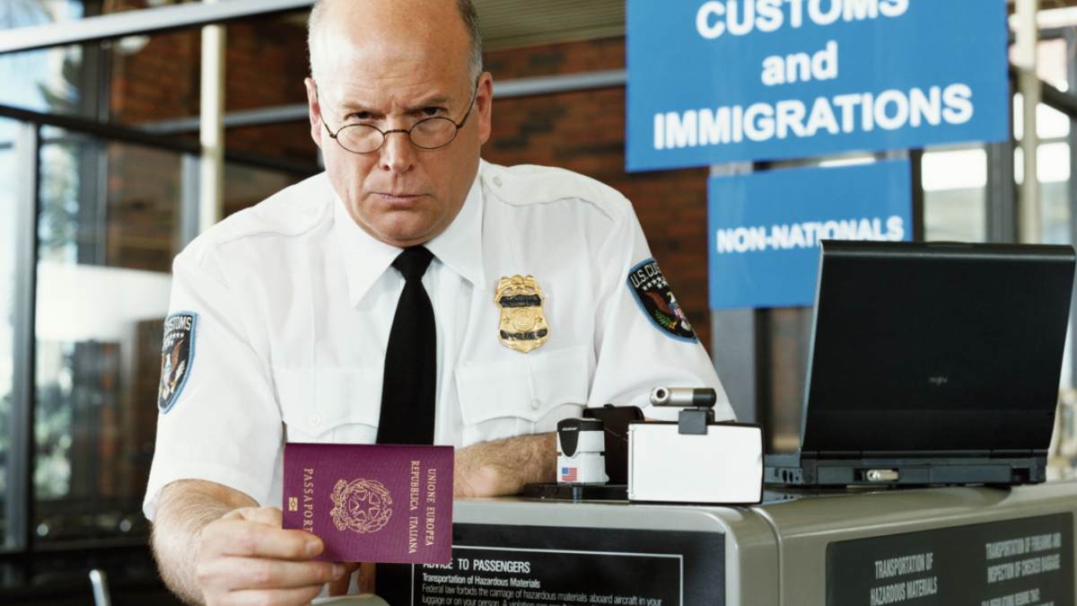 Estados Unidos exigirá histórico de redes sociais para entrada de turistas, incluindo italianos