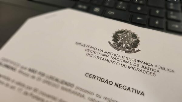 Brasileiros cobram Justiça por mudanças em certidão de naturalização