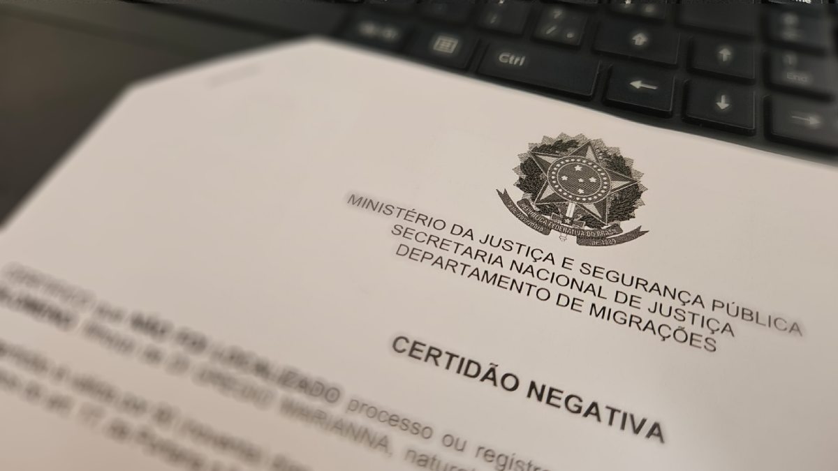 Brasileiros cobram Justiça por mudanças em certidão de naturalização