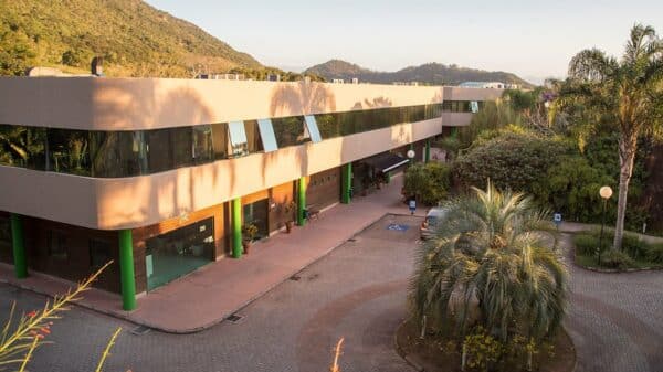 Vitoria ou paliativo? Florianópolis ganha escritório consular italiano, mas estado segue dependente de Curitiba