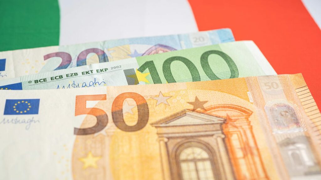 Esqueça o salário mínimo. Fizemos as contas de quanto sobra no bolso após pagar o aluguer, as contas e o mercado nos destinos favoritos dos brasileiros | Foto: Depositphotos