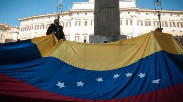 Governo italiano acompanha situação de compatriotas na Venezuela após ação dos EUA.