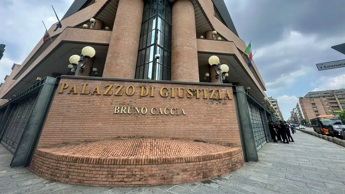 Façade de la Cour d'appel de Turin, où la demande d'extradition d'un citoyen condamné au Brésil a été rejetée.