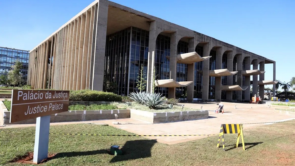 Após pressão pública, Ministério da Justiça informa que não tem previsão para alterar o modelo da CNN, mantendo a emissão separada por variação de nome.