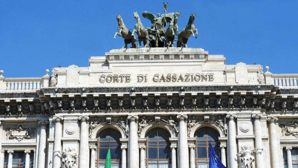 Suprema Corte da Itália confirma pena de 4 anos para brasileiro por fraude com registro de residência falso.