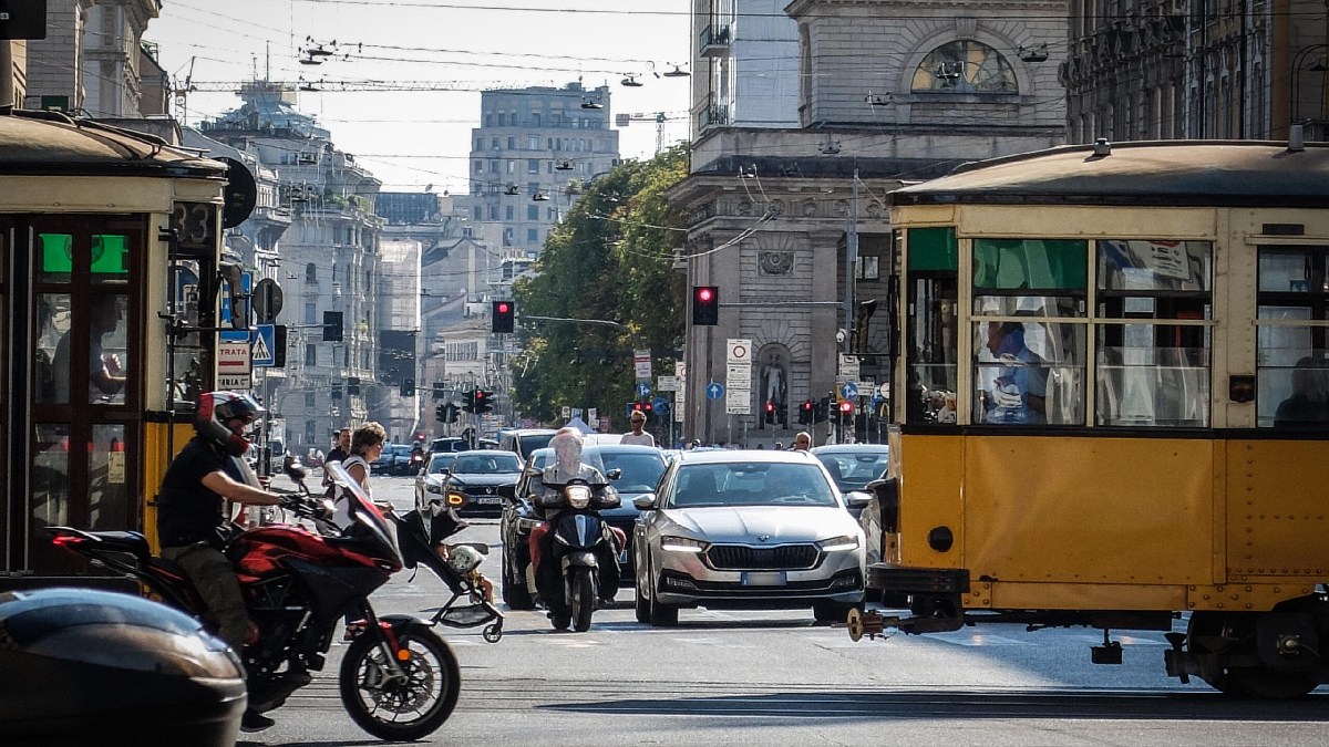 Motoristas em Milão enfrentam alguns dos piores congestionamentos da Europa | Foto: Ansa / Matteo Corner