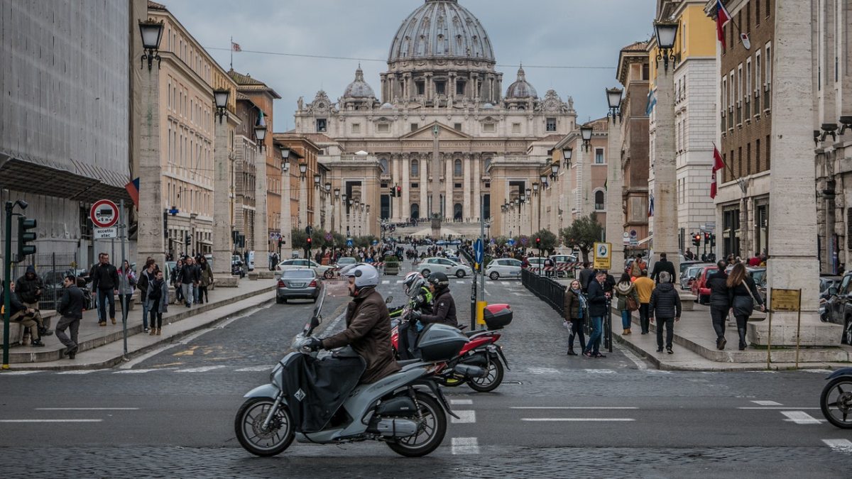 Muitos brasileiros que vivem em países como Portugal, Itália ou Espanha acreditam que, ao retornar ao Brasil, o dinheiro descontado mensalmente para a previdência estrangeira é perdido. Isso é um mito.