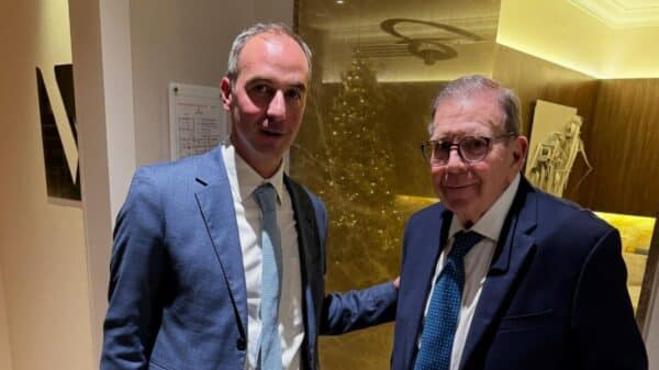 Senador Mario Borghese (esquerda) se reuniu recentemente com Gonzalez Urrutia, que alega ser o presidente eleito da Venezuela.