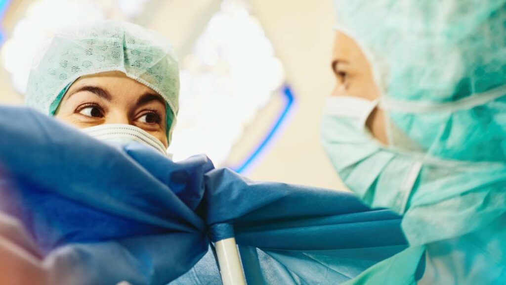 Itália amplia até 2029 permissão para médicos e enfermeiros estrangeiros atuarem sem revalidação