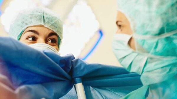 Itália amplia até 2029 permissão para médicos e enfermeiros estrangeiros atuarem sem revalidação