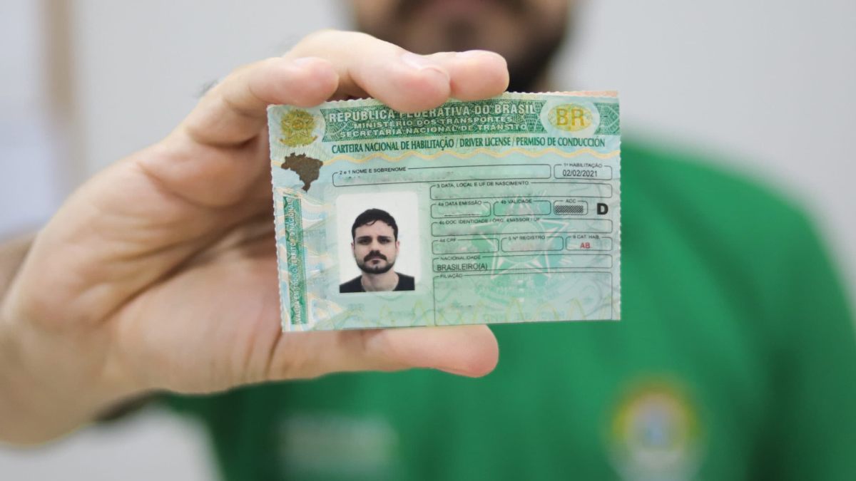 Presidente de Portugal promulga acordo que reconhece carteiras de habilitação do Brasil